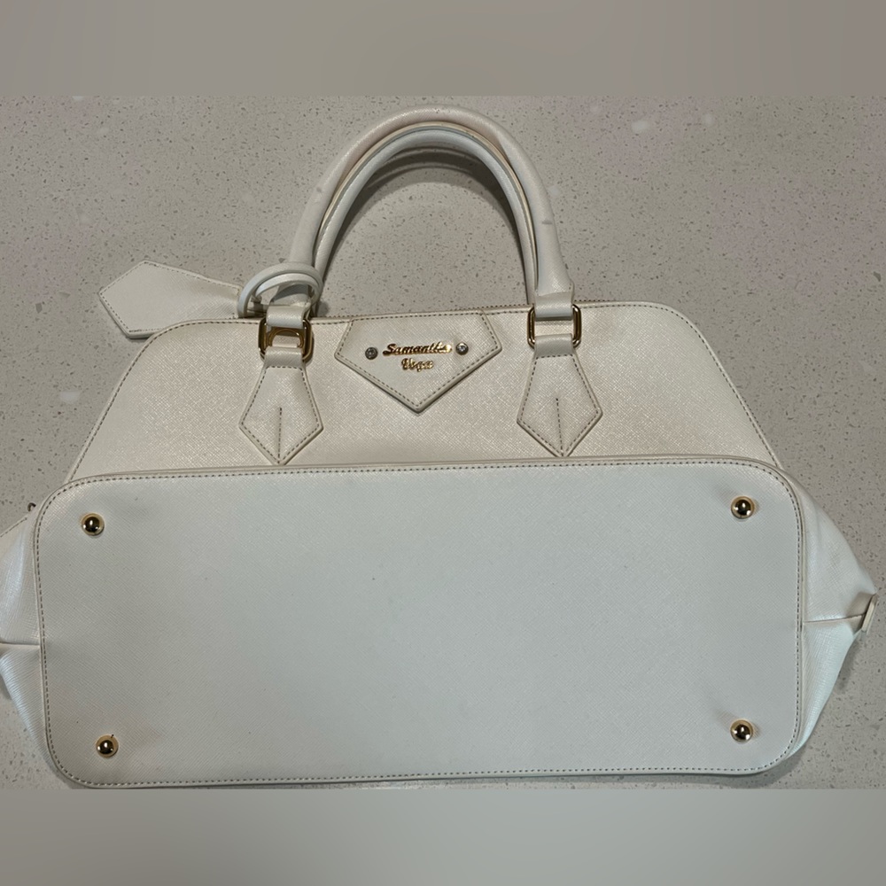 Vintage white Samantha Vega purse with pink inside